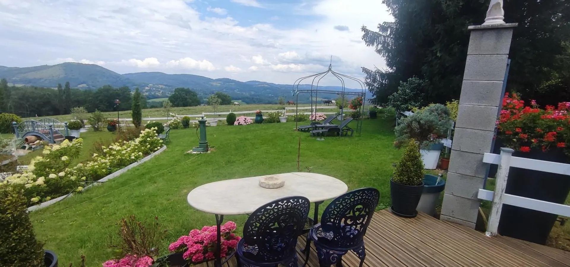 Couette-café Domaine Le Lanis Chambre d'hôtes avec piscine et spa Saint-Girons